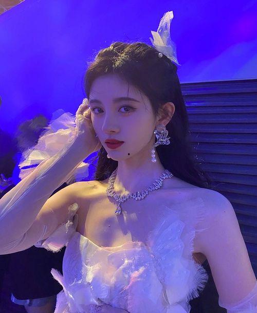 圈内爆料刘雨昕鞠婧祎,神秘事件引发热议！”